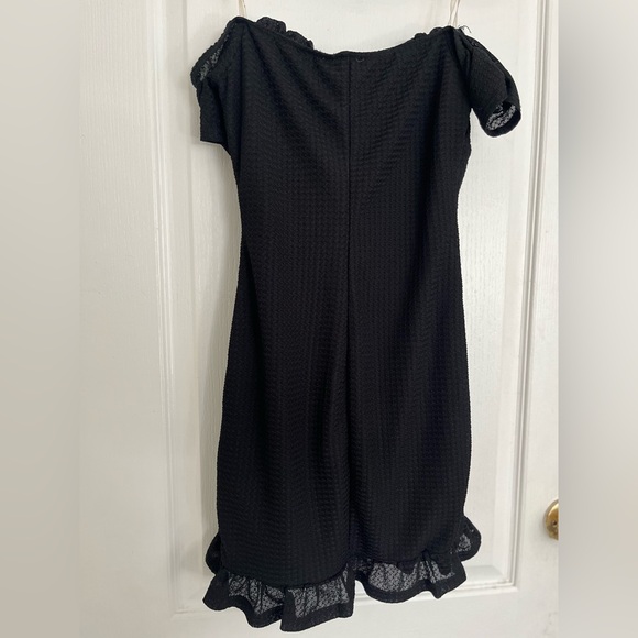 Women’s fitted black mini dress - Picture 3 of 3